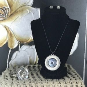 SILVER TONE NECKLACE WITH EARRINGS